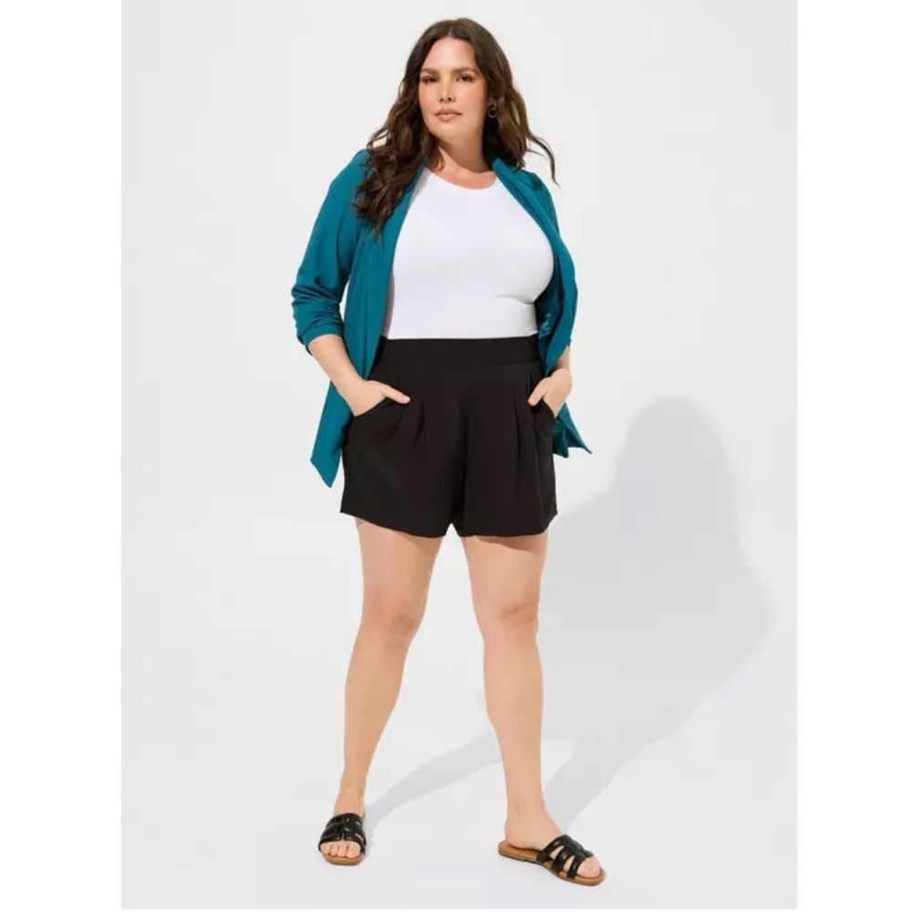 Torrid Women’s Size 4 Black 3.5” Inseam Washable Pleated Challis Shorts NWT